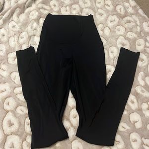 Black, athletic leggings!❣️ Size: S (runs small)😊